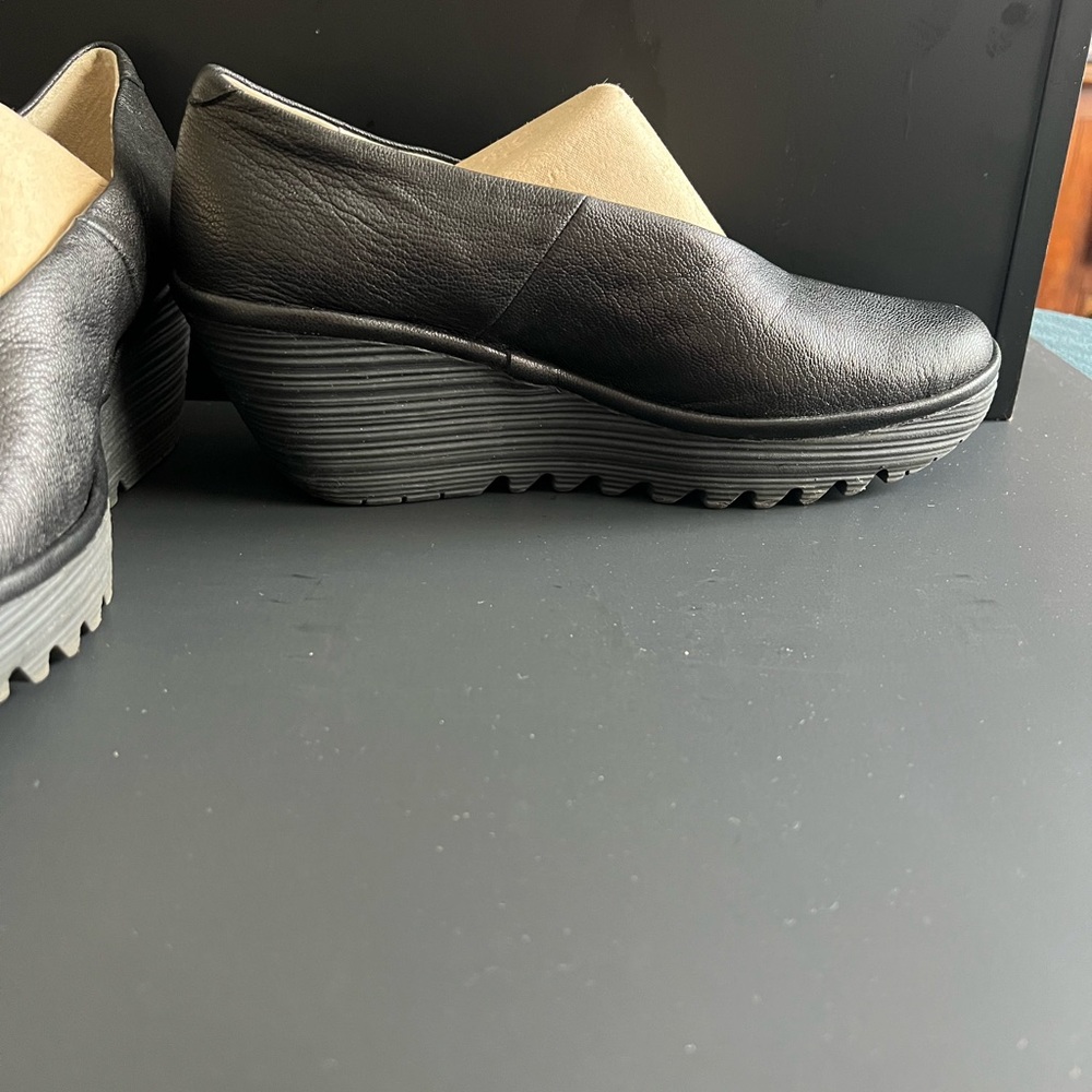 Fly London size 40 (9-9.5) Black Leather
